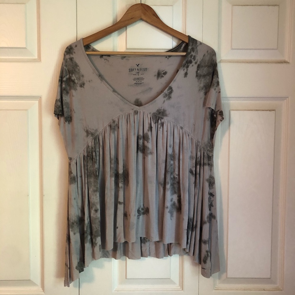 American Eagle Gray Flowy T-shirt